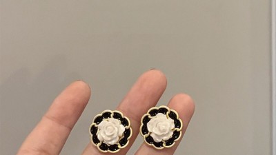 ✨ 눈부신 할인! 샤넬 까멜리아 귀걸이 솔직 후기 & 구매 꿀팁 💎